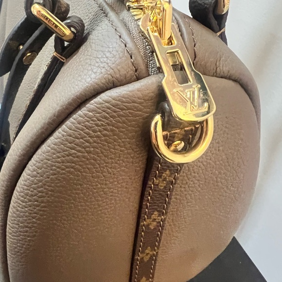 Gorgeous Louis Vuitton Express PM H-27 M26360 brand new in box color smoke - Picture 6 of 11